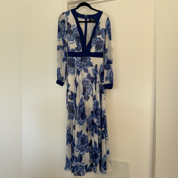 Women’s Beautiful Lulu's Navy Floral Long Sleeve Dress - Picture 2 of 16